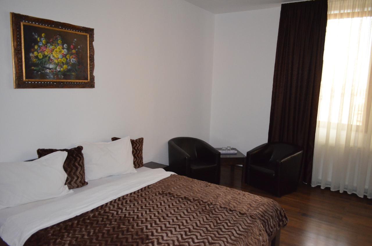 Hotel Taverna Pecicana Zewnętrze zdjęcie